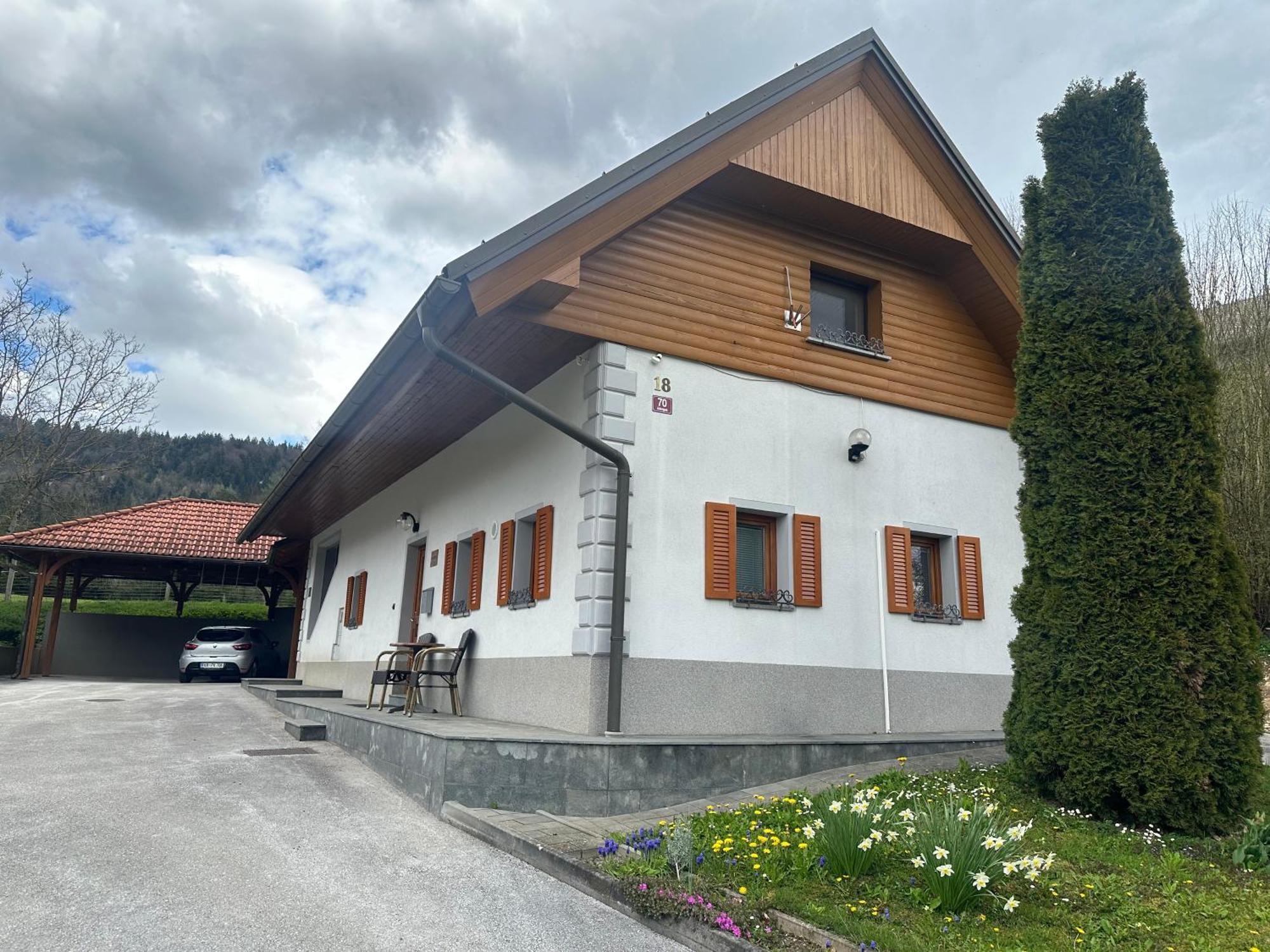 Domacija Vodnik & Apartments Cerklje na Gorenjskem Exterior photo